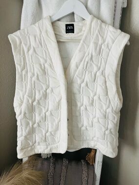 Zara Off-White Quilted Sleeveless Knit Top